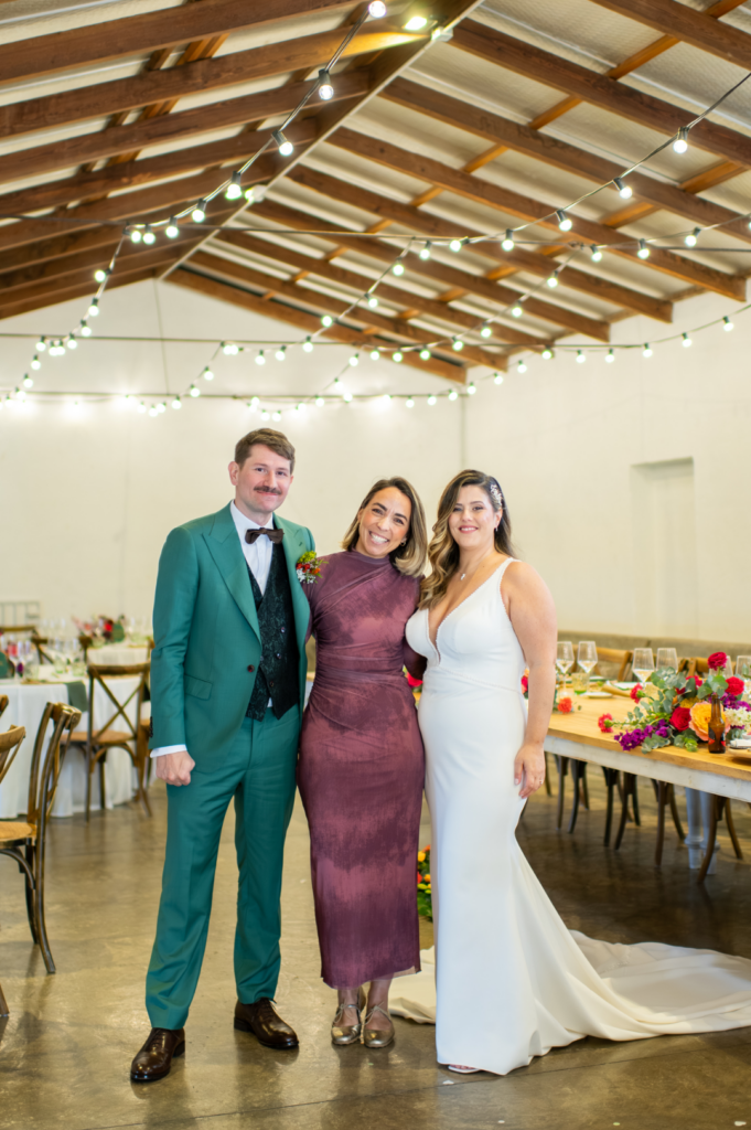 El equipo de Los Zapatos de Valeria coordinando y asegurando cada detalle en la boda de Clara y Marcus en Finca Quiñones